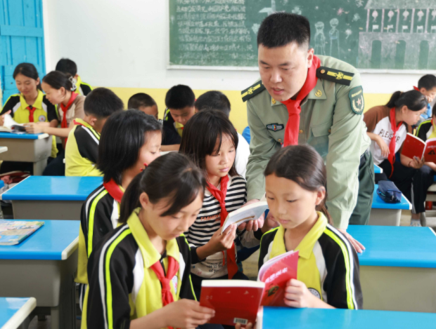 迷彩体会基地也是多部分协作继续深化国防教育实践的有力展现